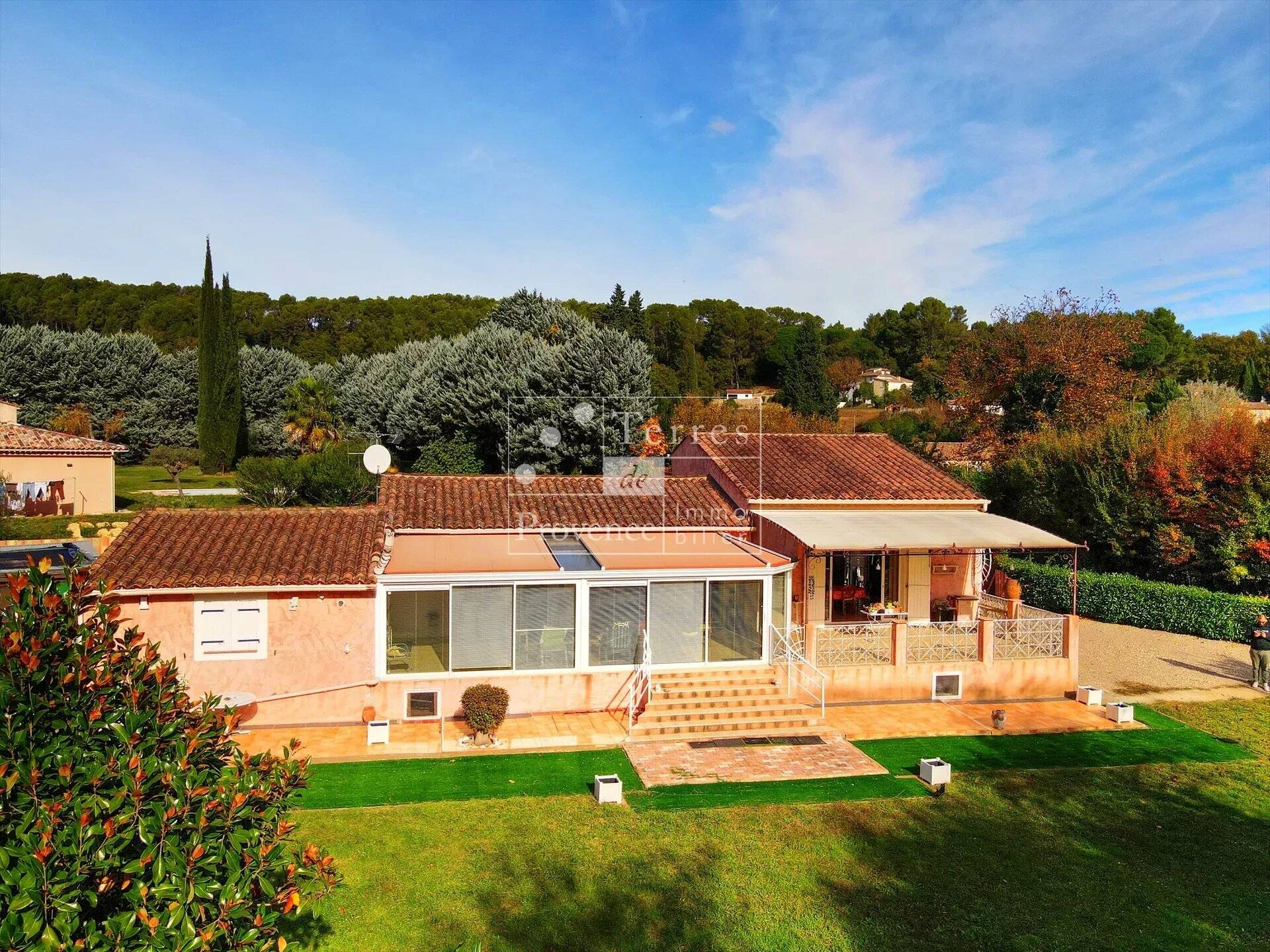 Maison familiale à Salernes, à deux pas du centre !