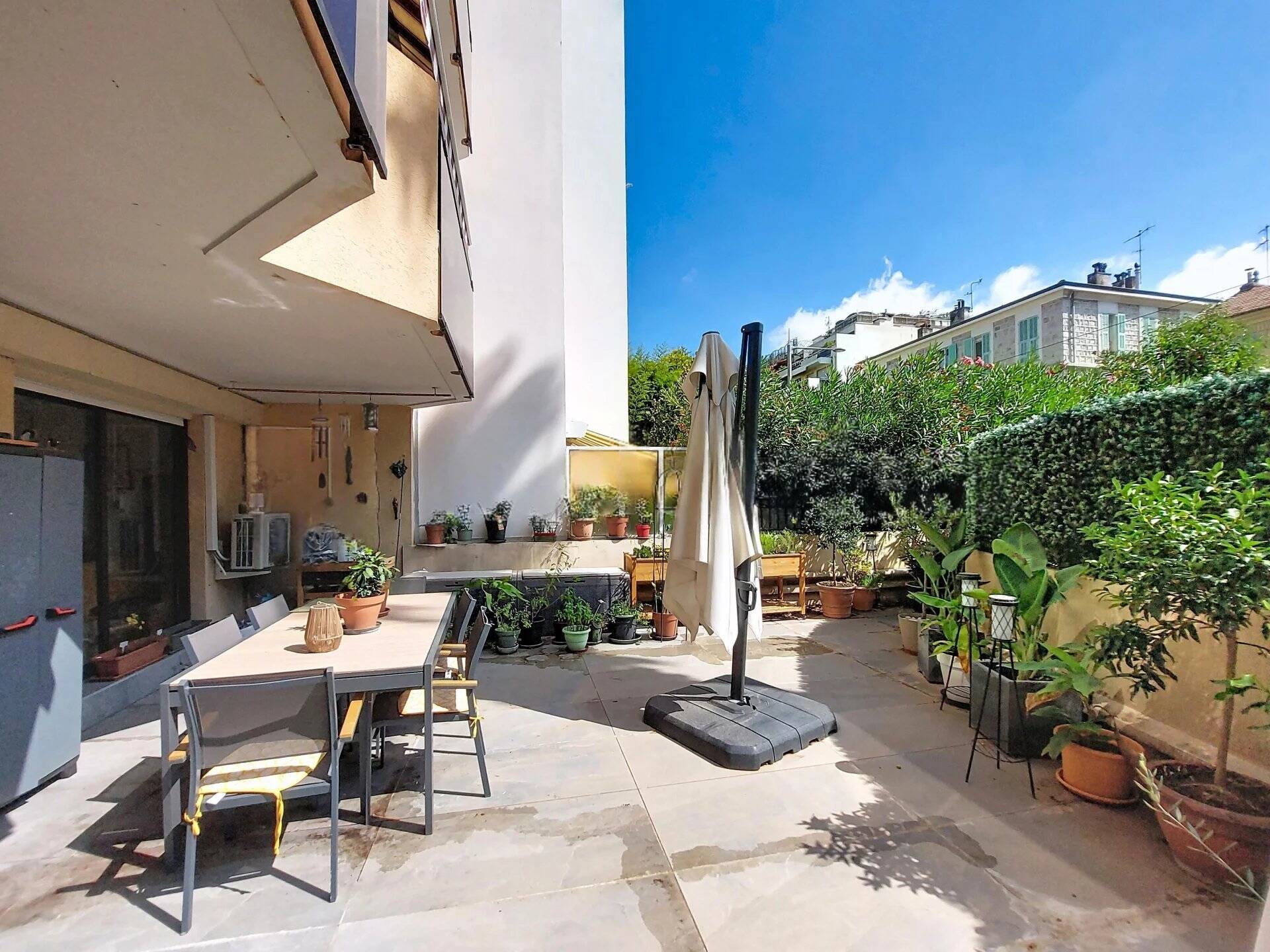 NICE SAINT-MAURICE 4/5 PIÈCES REZ-DE-JARDIN 90 M² D’EXTÉRIEURS GARAGE