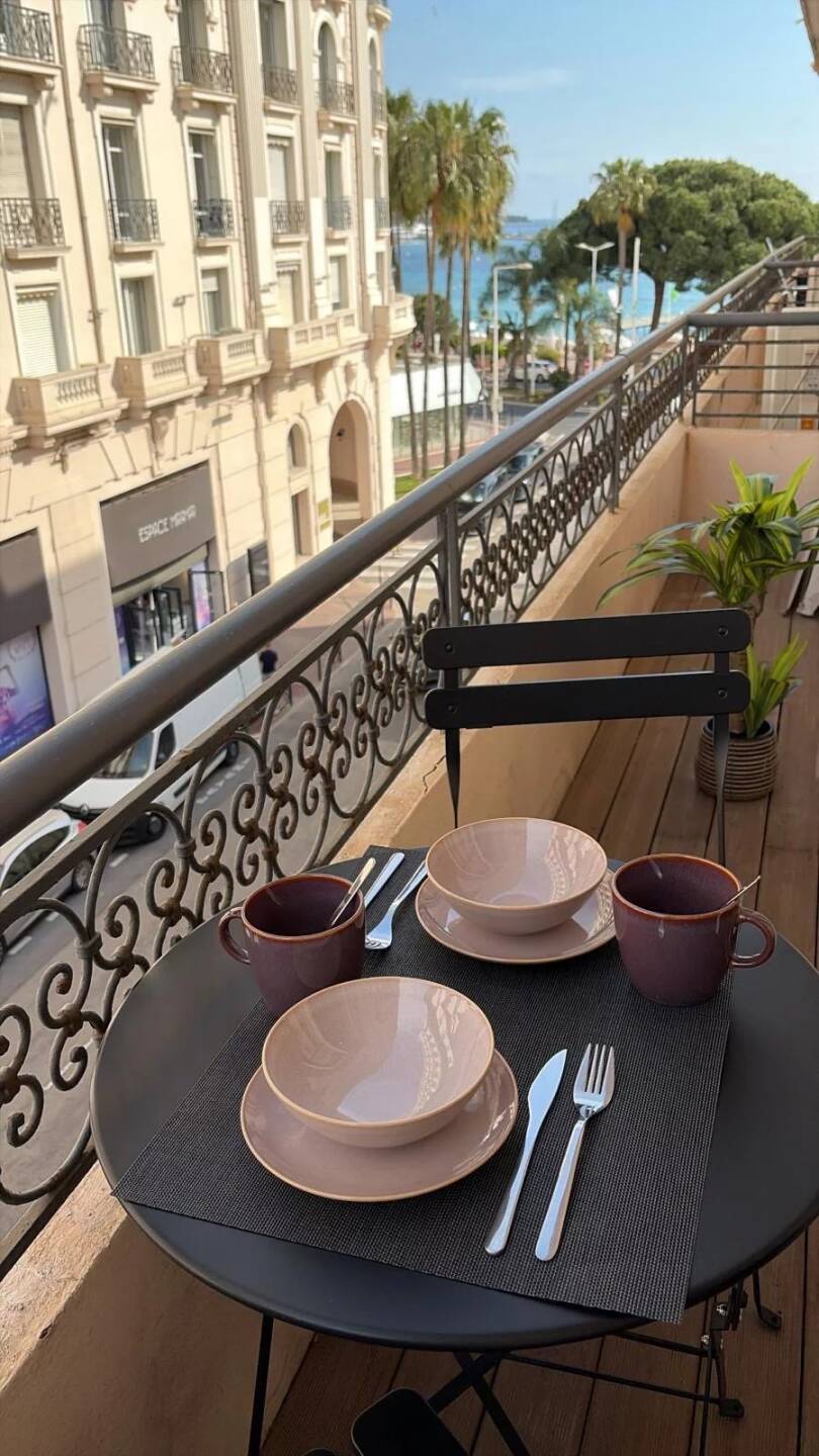 CANNES-LA BANANE-APPARTEMENT 2 pièces avec balcon