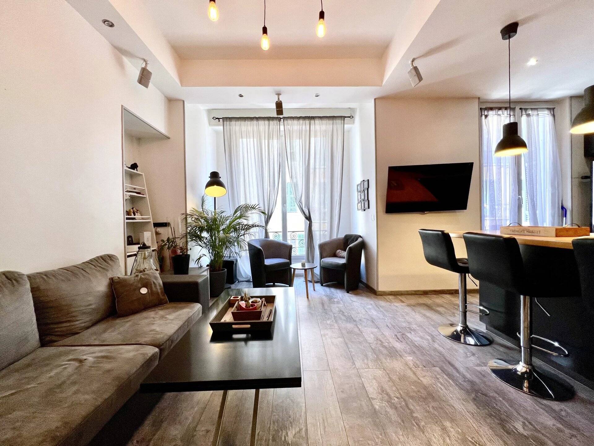 NICE - CENTRE VILLE - Bel appartement 4 pièces