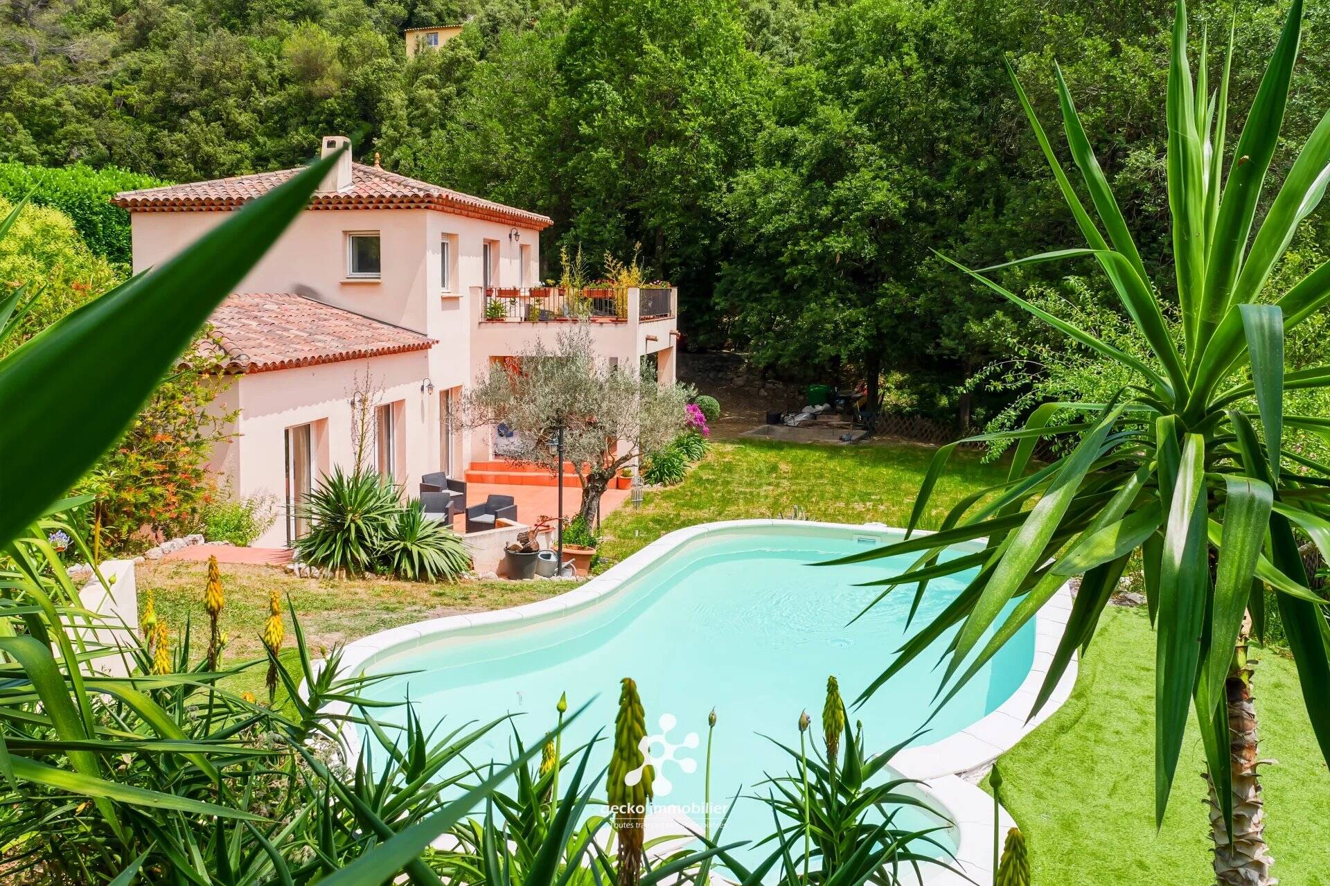 Roquefort-les-Pins – Domaine de la Gorgue – Maison 5/6P avec piscine – terrain 2 500 m² – extension possible