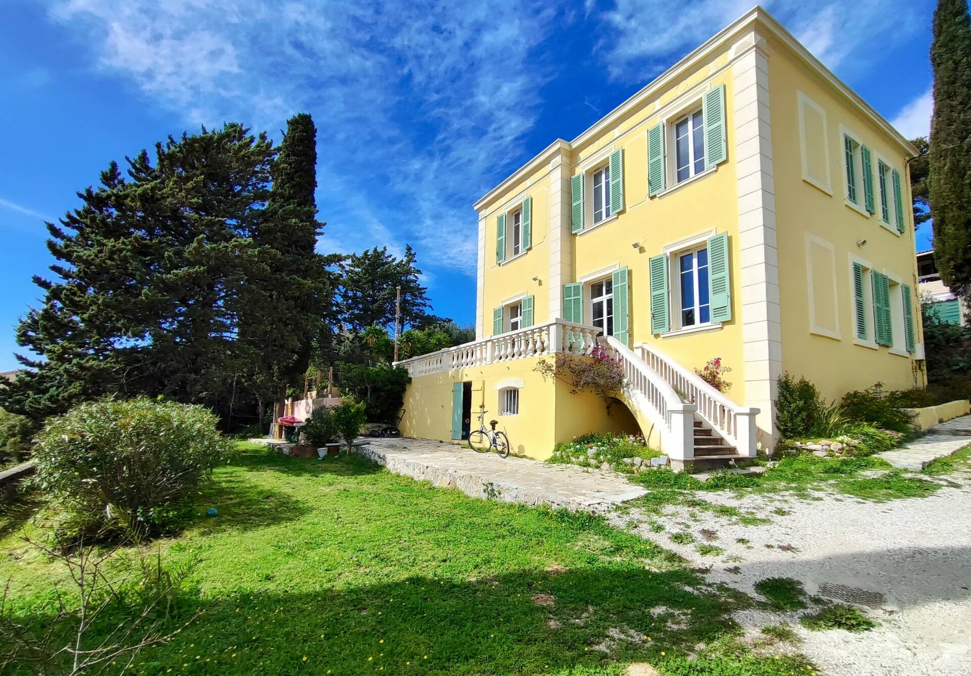 LA SEYNE SUR MER - Propriété Fin XIXème de 154m² sur 1126m² de terrain avec piscine