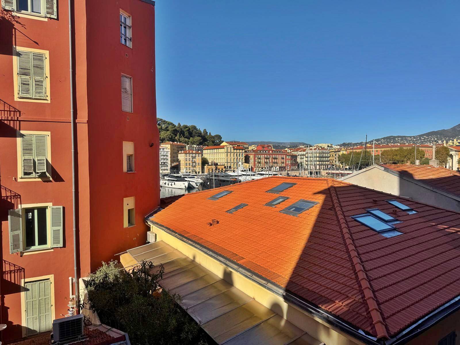 Appartement  - 2 pièces  - 33.21 m2 -  270 000 € - À vendre 