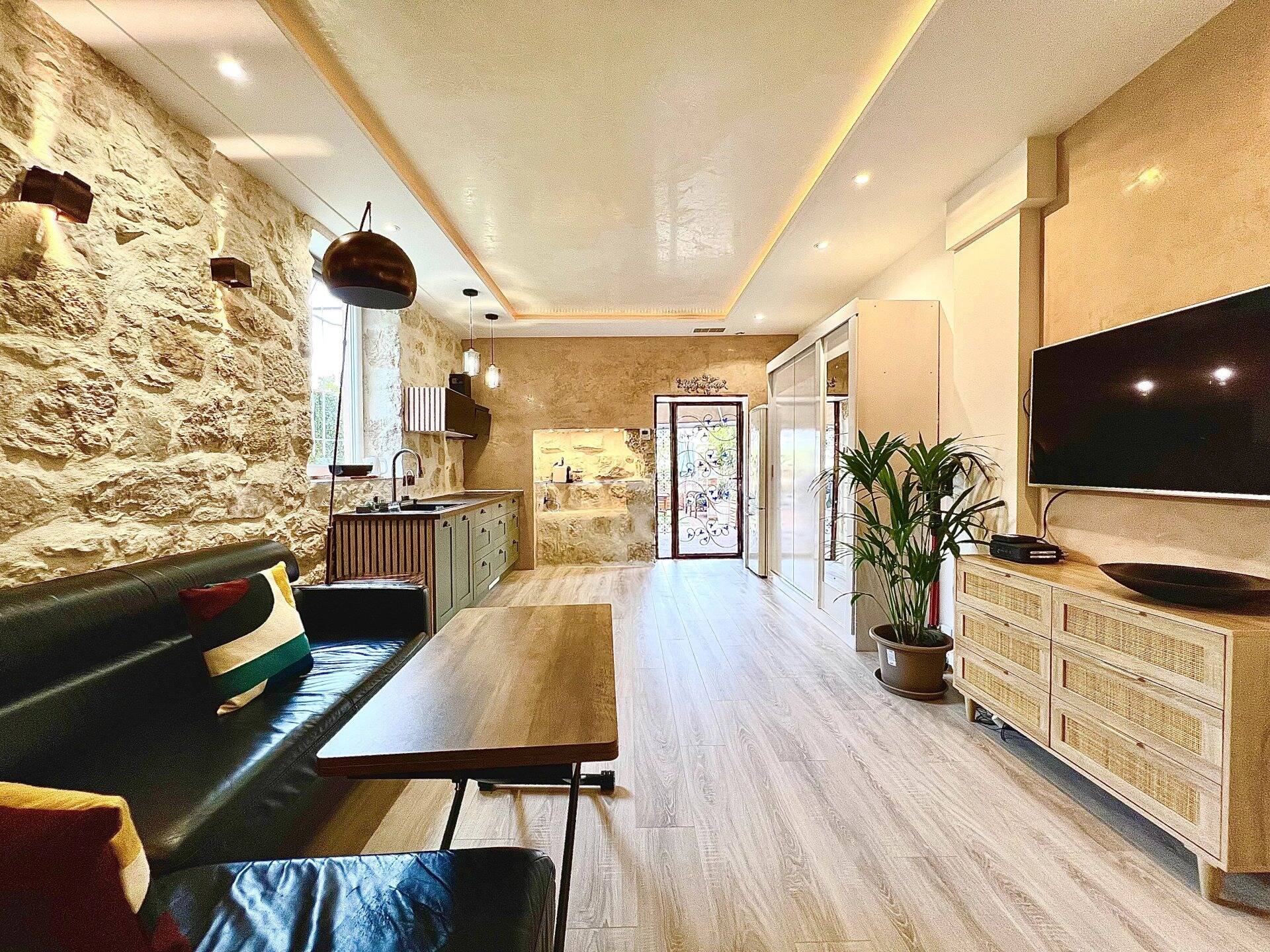 Appartement  - 2 pièces  - 33.0 m² -  320 000 € - À vendre 