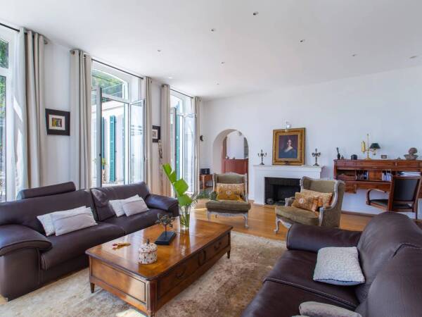 Maison  - 7 pièces  - 262.0 m² -  1 850 000 € - À vendre 