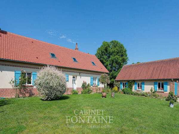 ENTRE  CREVECOEUR ET GRANDVILLIERS MAISON FAMILIALE