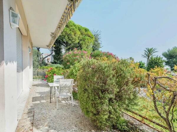 NICE FABRON - 3 PIECES AVEC TERRASSE 