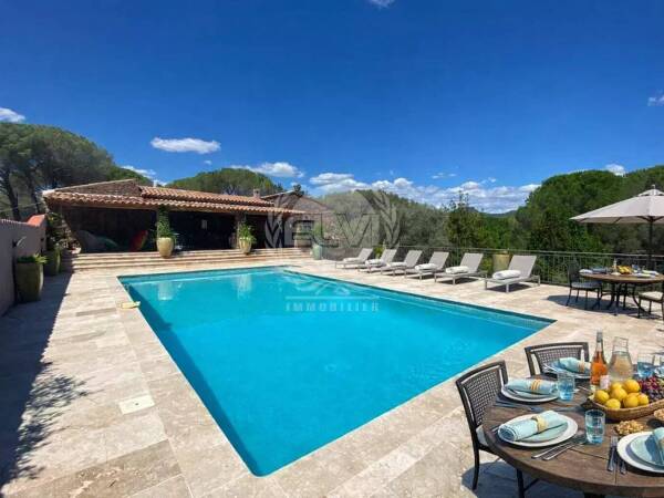 Villa à Roquebrune s/ Argens