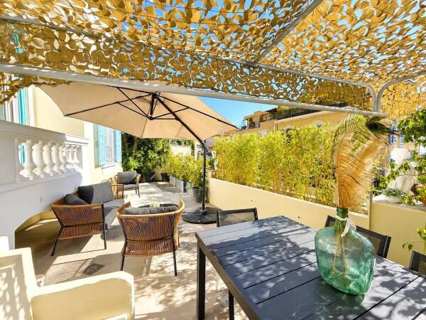 Maison  - 4 pièces  - 126.1 m² -  990 000 € - À vendre 