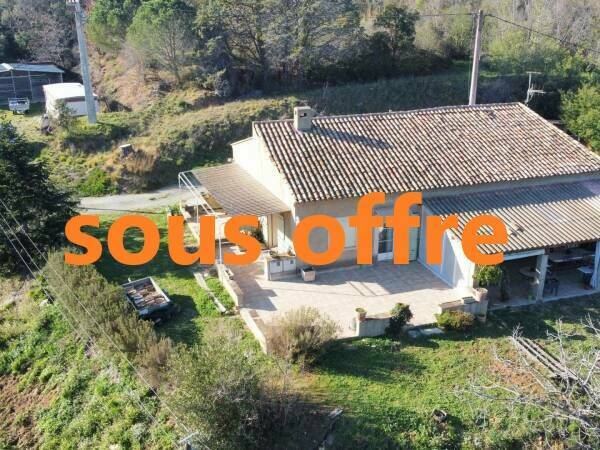 A vendre villa avec terrain à Roquebrune sur argens. sous offre