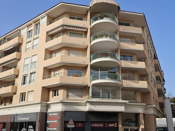 Achat T4 avec terrasse et garage à Saint Raphaël