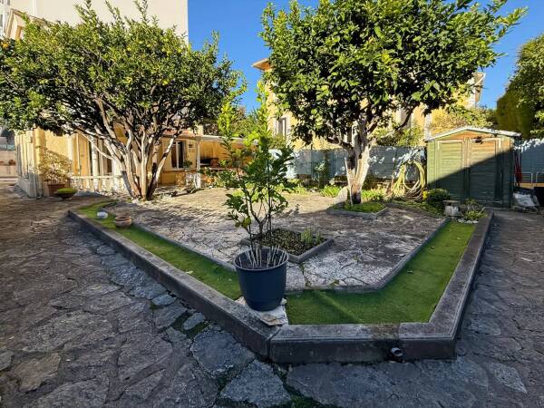 Maison en plein centre ville à Cagnes sur Mer