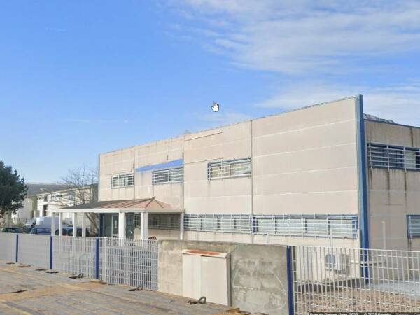 A vendre la Farlède local d'activité de 1900 m2 sur 2250 m2 de terrain