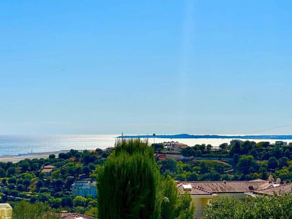 Appartement  - 4 pièces  - 112.0 m2 -  849 000 € - À vendre 