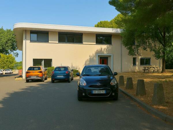 Vends immeuble de bureau / locaux La Seyne 800m2