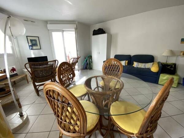 Appartement  - 2 pièces  - 43.3 m2 -  250 000 € - À vendre 