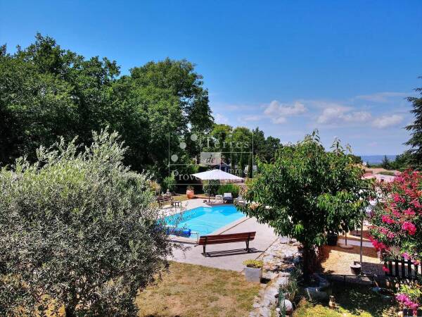 Maison 5 pièces avec piscine à Montmeyan