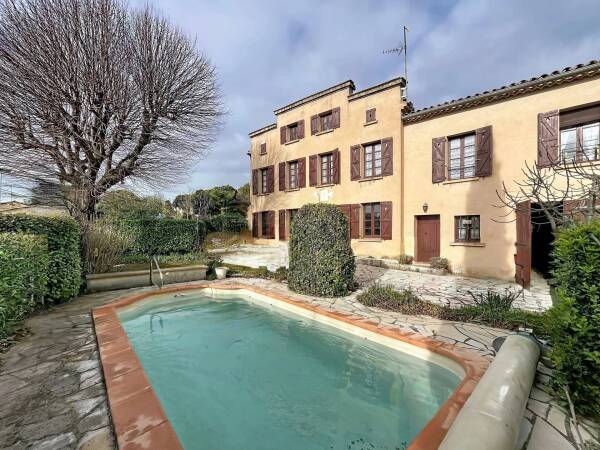 Brignoles : Bastide de Maître du XIXe siècle – Emplacement Stratégique & Cachet Historique