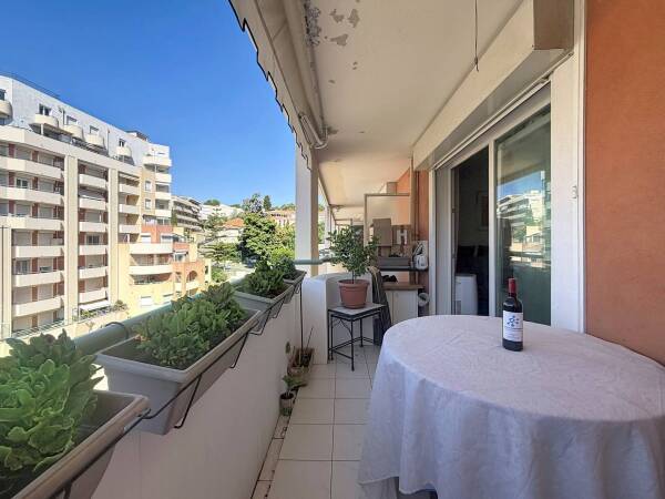 Appartement  - Studio  - 21.72 m² -  190 000 € - À vendre 