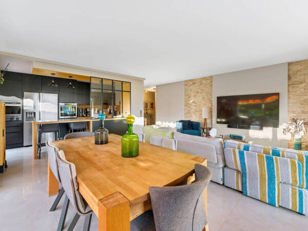 Appartement  - Appartement  - 4 pièces  - 102.0 m² -  850 000 € - À vendre 
