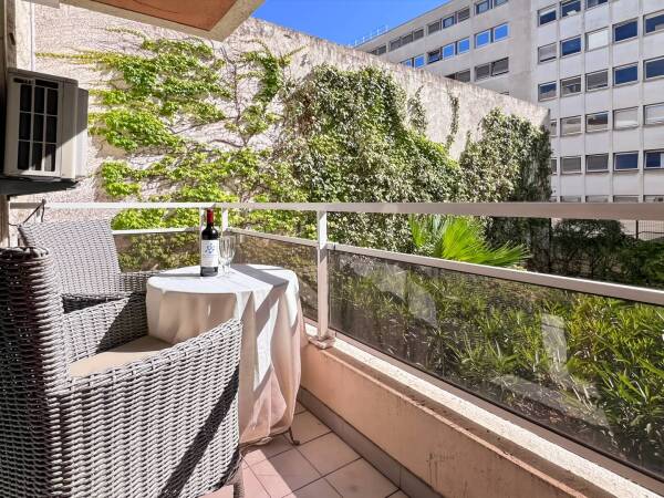 Appartement  - 2 pièces  - 32.6 m² -  319 000 € - À vendre 