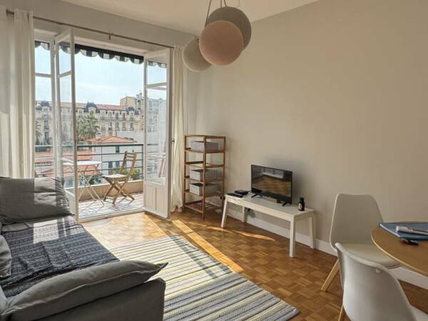 Appartement  - 2 pièces  - 50.0 m2 -  450 000 € - À vendre 