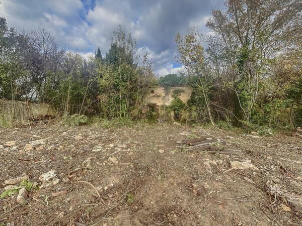 Terrain constructible à Correns, 1292 m², emplacement idéal