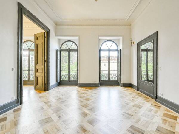 Appartement  - 4 pièces  - 167.02 m² -  1 200 000 € - À vendre 