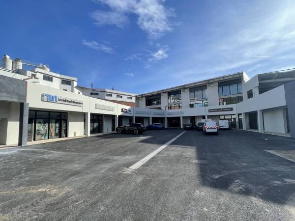 La Garde local commercial de 278 m2