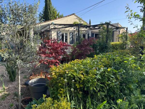 ENTRECASTEAUX AGREABLE VILLA RENOVEE