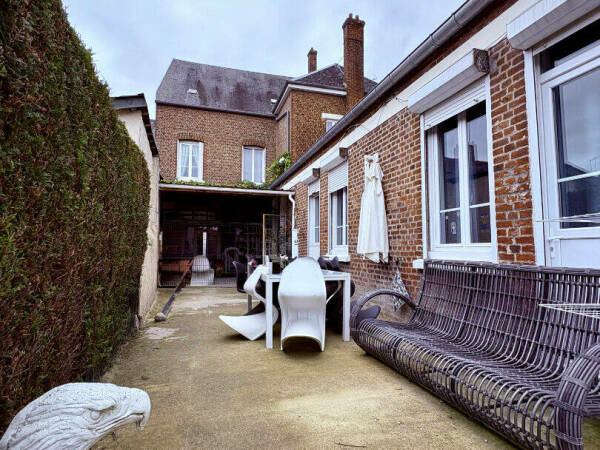 GRANDE MAISON FAMILIALE ENTIEREMENT RENOVEE