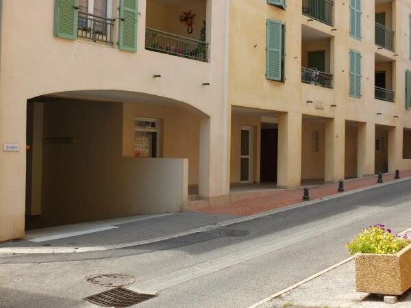 LOCAL COMMERCIAL A VENDRE SALERNES/ BUREAU