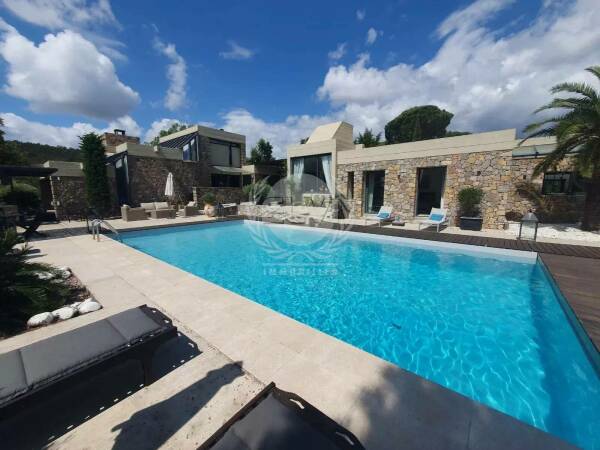 Villa d’exception avec vue panoramique sur le golfe de Saint-Tropez