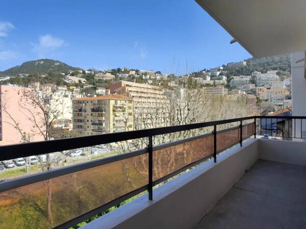 BAS MONT BORON/RIQUIER -  STANDING - TERRASSE