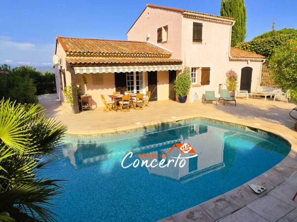 Vente villa avec piscine à Roquebrune-Sur-Argens. Var