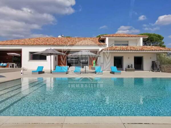 Villa contemporaine à Plan de la Tour