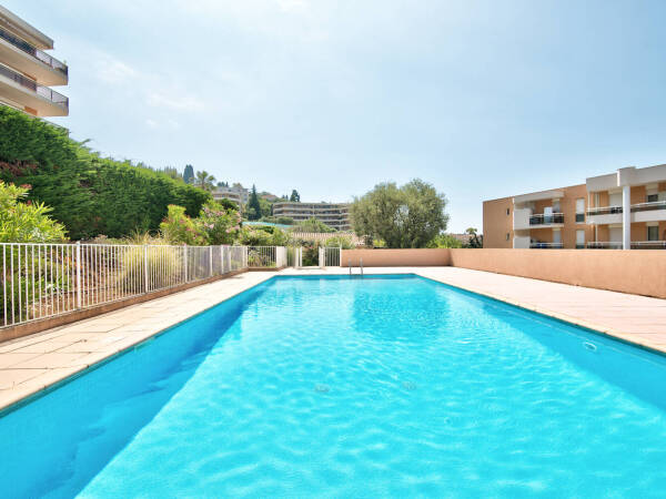 Appartement  - Studio  - 20.59 m2 -  165 000 € - À vendre 