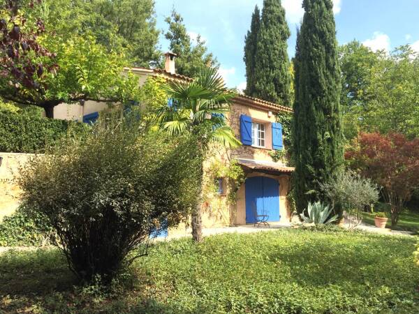 Villa au charme provençal avec 2 chambres indépendantes et piscine. Idéal chambres d'hôtes.