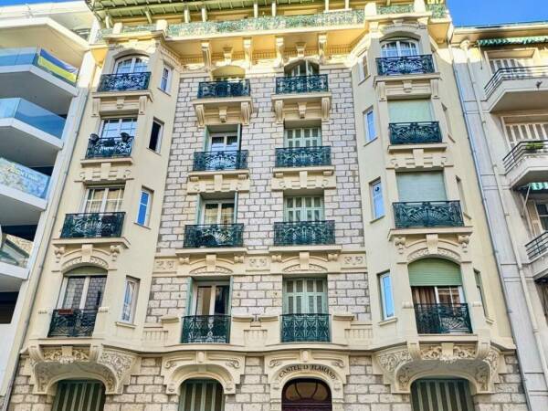Appartement  - 3 pièces  - 82.0 m2 -  470 000 € - À vendre 