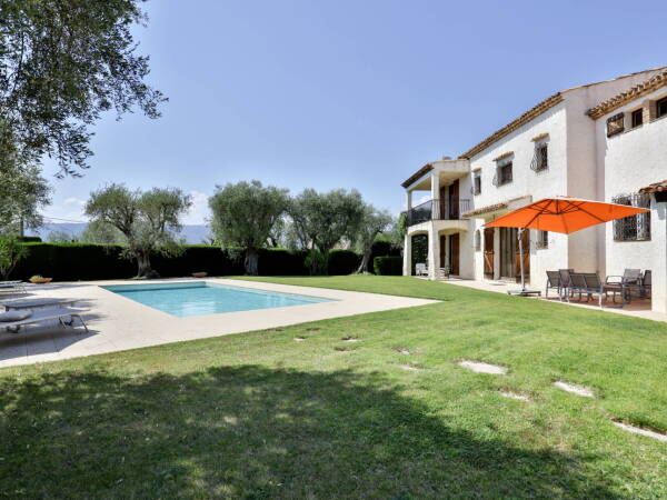 Maison  - Maison individuelle  - 8 pièces  - 245.05 m² -  1 090 000 € - À vendre 