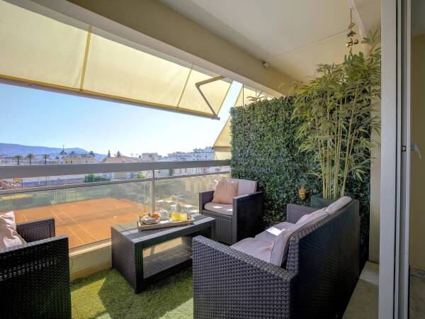 Nice Proche centre 2 Pièces -Terrasse  vue panoramique