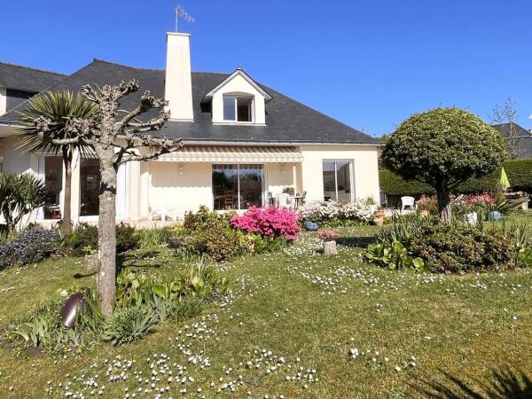 Spacieuse maison d'architecte, viager occupé à LA BAULE ESCOUBLAC