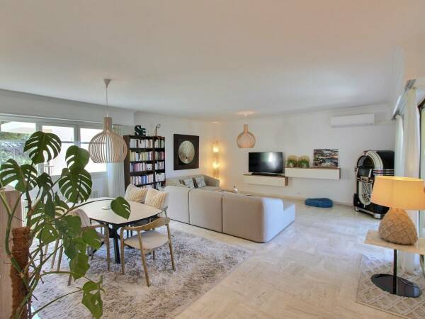 Appartement  - 4 pièces  - 142.57 m2 -  1 875 000 € - À vendre
