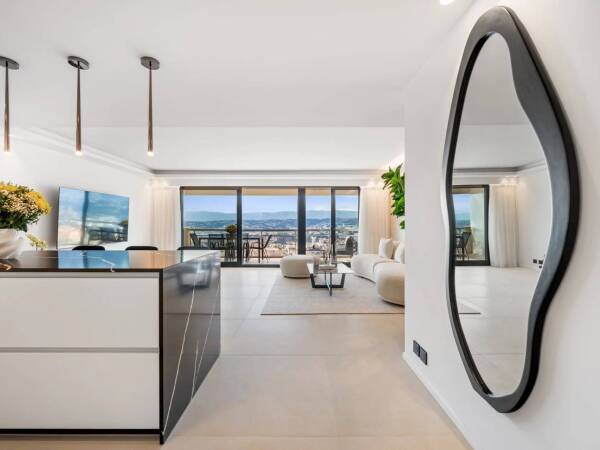 Nice Mont Boron 3 Pièces dernier étage terrasse