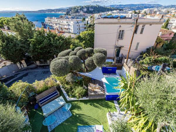 Maison  - Maison jumelée  - 5 pièces  - 102.0 m² -  1 295 000 € - À vendre 