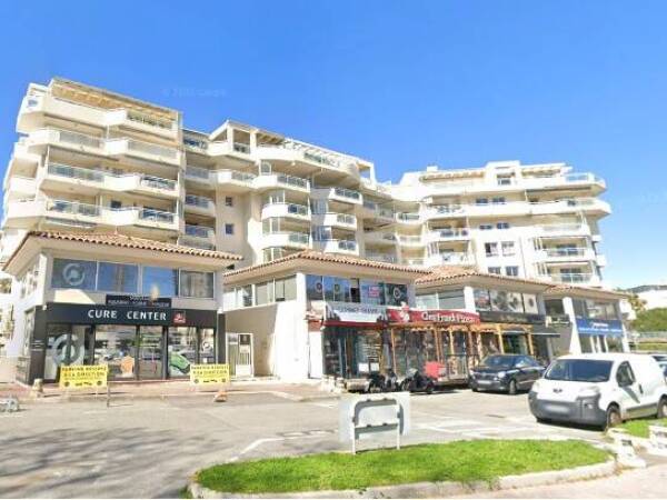 A louer Fréjus, local de 112 m2 proche plage
