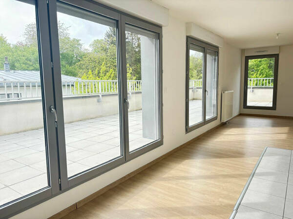 Appartement DERNIER ETAGE avec TERRASSE à SAINT FUSCIEN