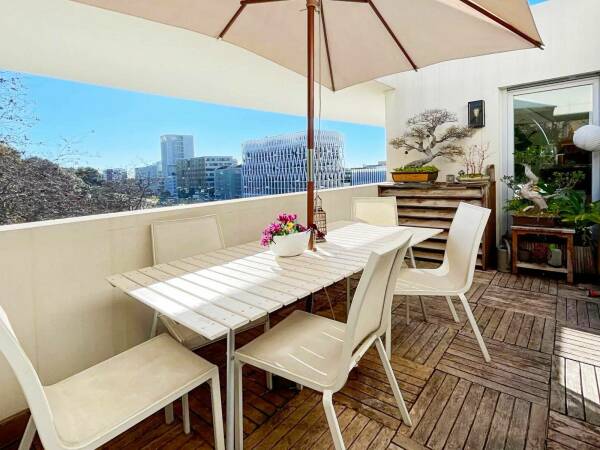 Appartement À Vendre en dernier étage Nice Ouest