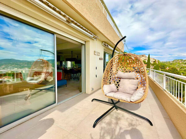 Appartement  - 104.78 m² -  625 000 € - À vendre 