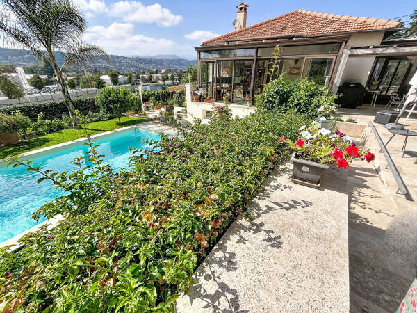 Maison  - Maison individuelle  - 5 pièces  - 173.21 m² -  1 175 000 € - À vendre 